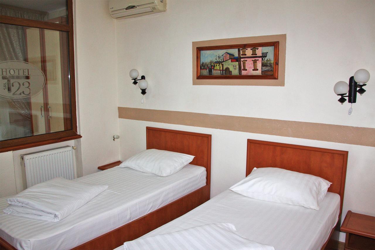 Hotel T23 Iasi Buitenkant foto