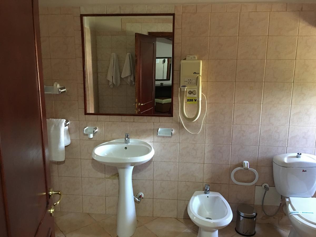Hotel T23 Iasi Buitenkant foto