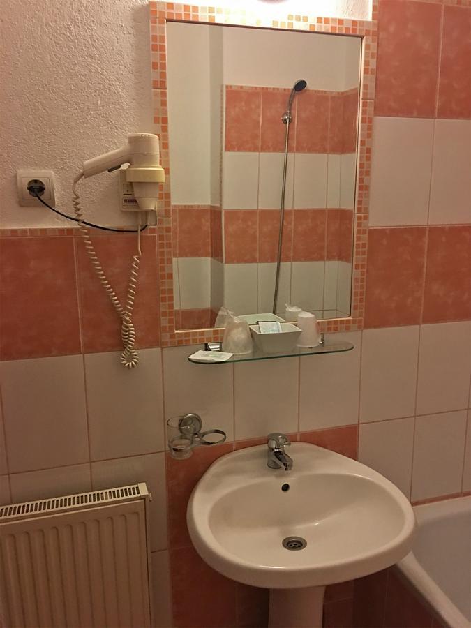 Hotel T23 Iasi Buitenkant foto