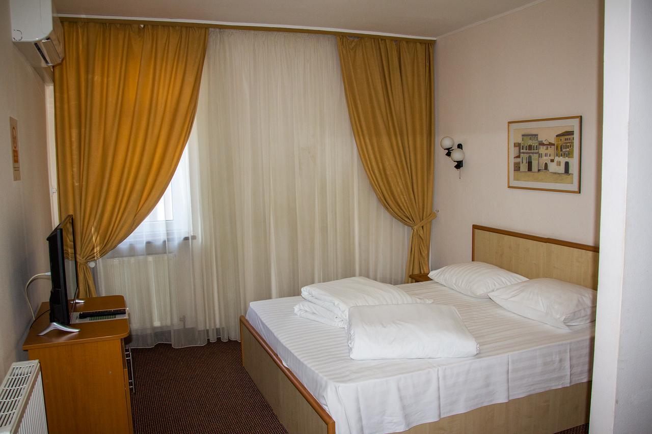 Hotel T23 Iasi Buitenkant foto
