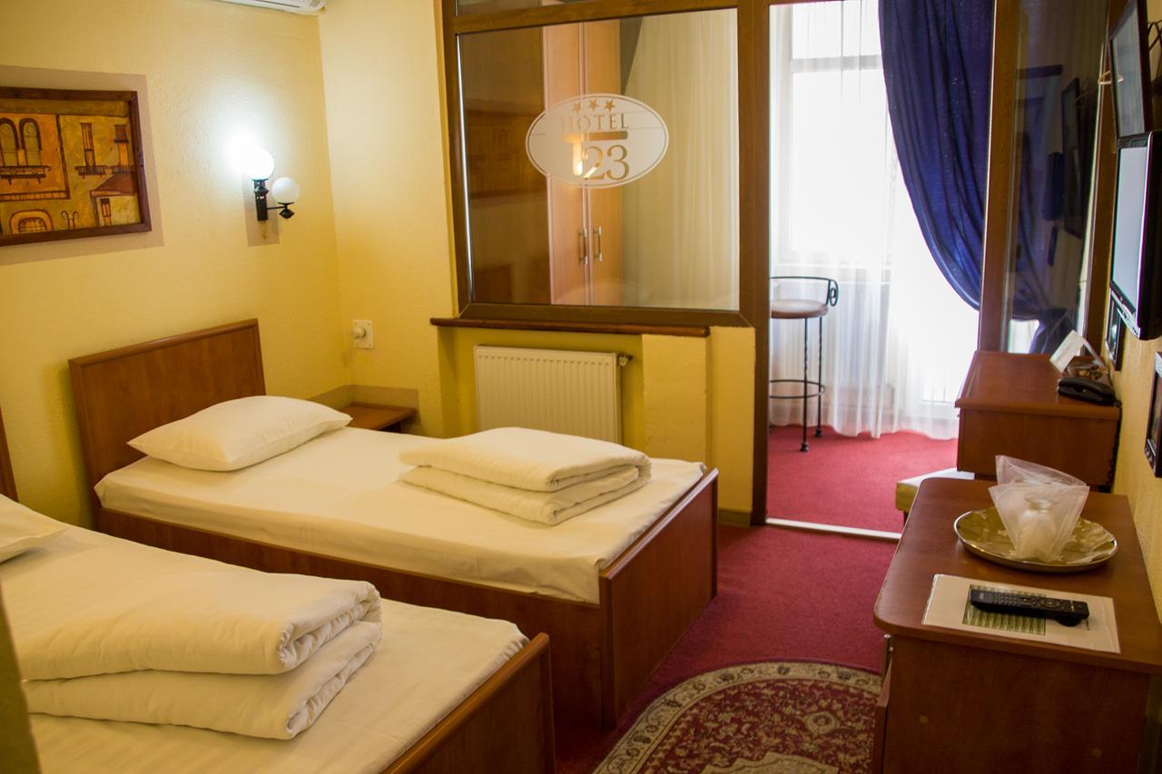 Hotel T23 Iasi Buitenkant foto