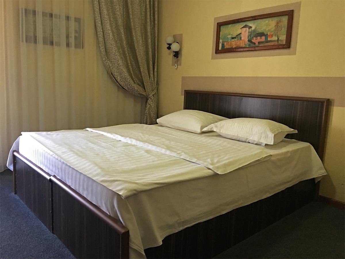 Hotel T23 Iasi Buitenkant foto